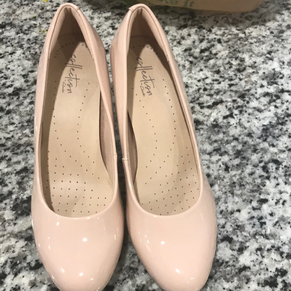 Clark’s shoes worn once . Excellent condition